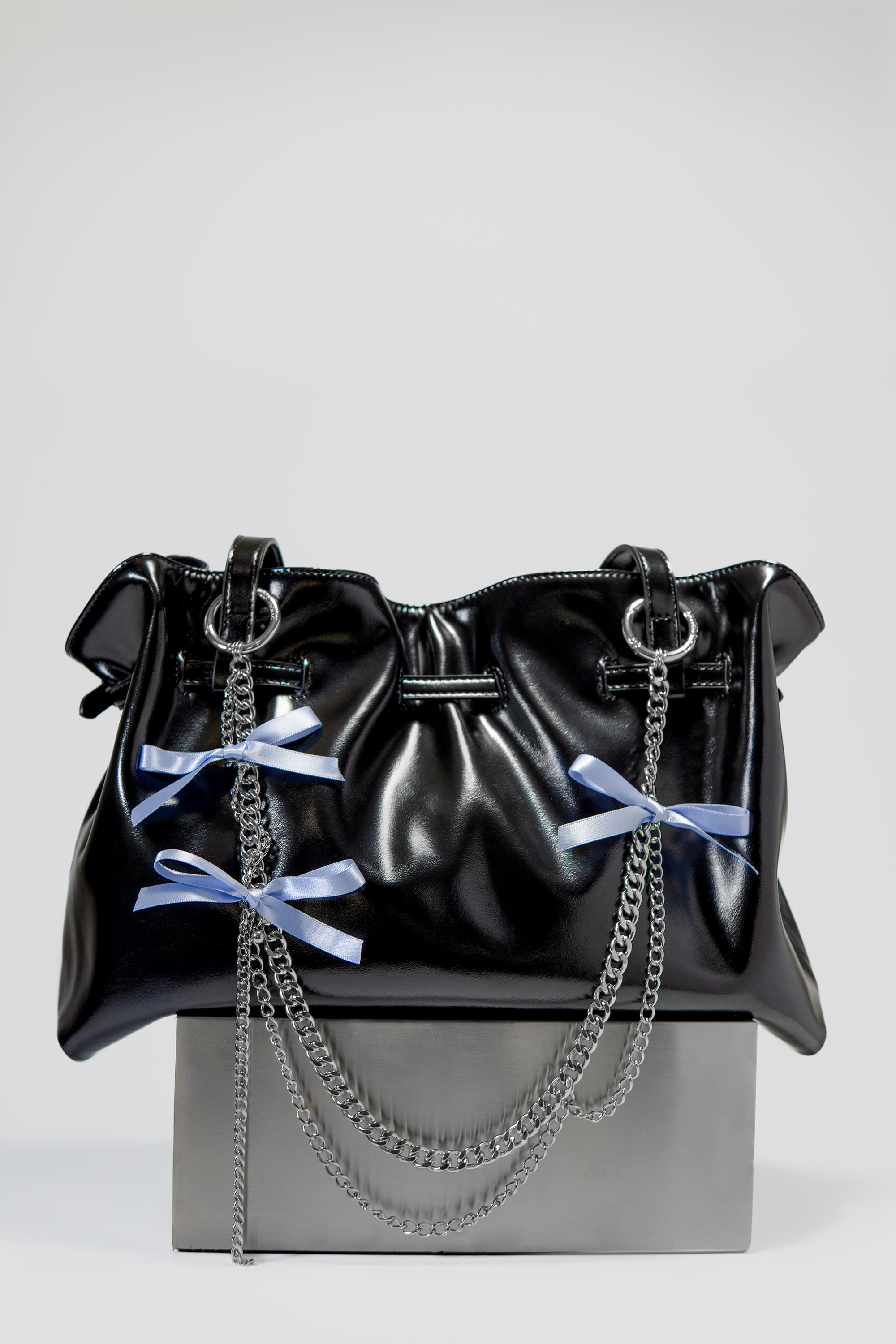 Asymmetric Bow Chain