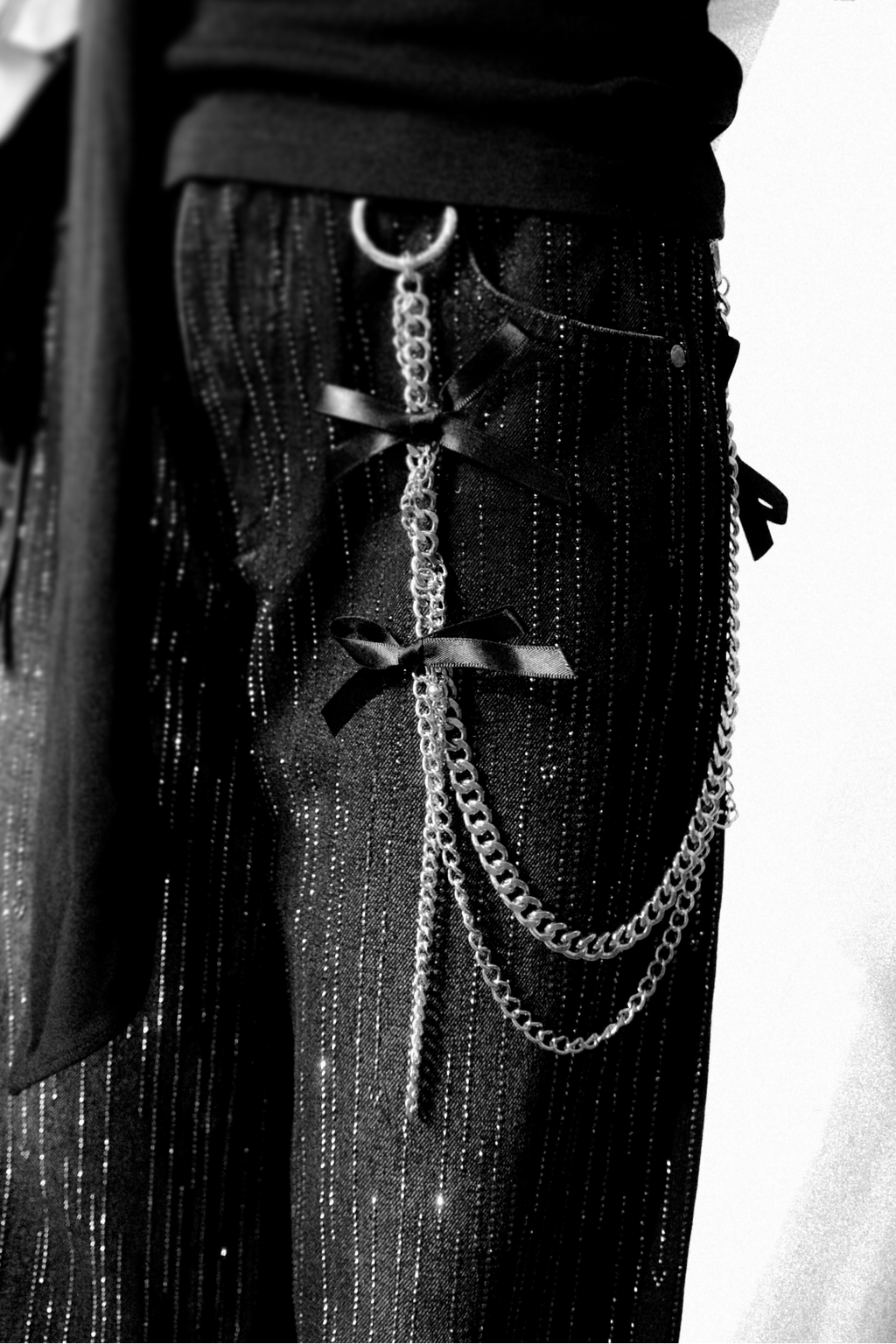 Asymmetric Bow Chain